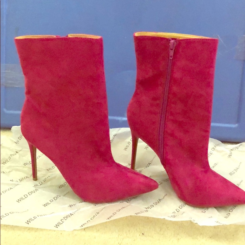 Stiletto boots!! New!